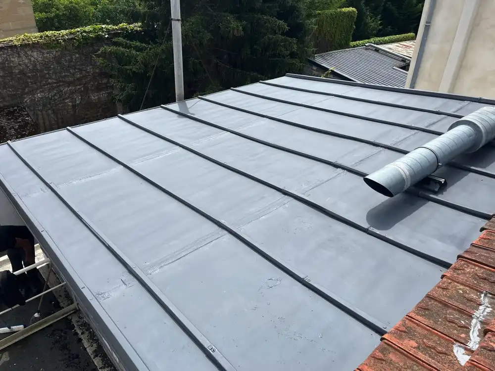 application peinture etancheite sur toit en zinc apres nettoyage manuel paris 75 st couverture 95